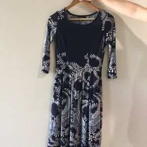 Half sleeve dress past the knees